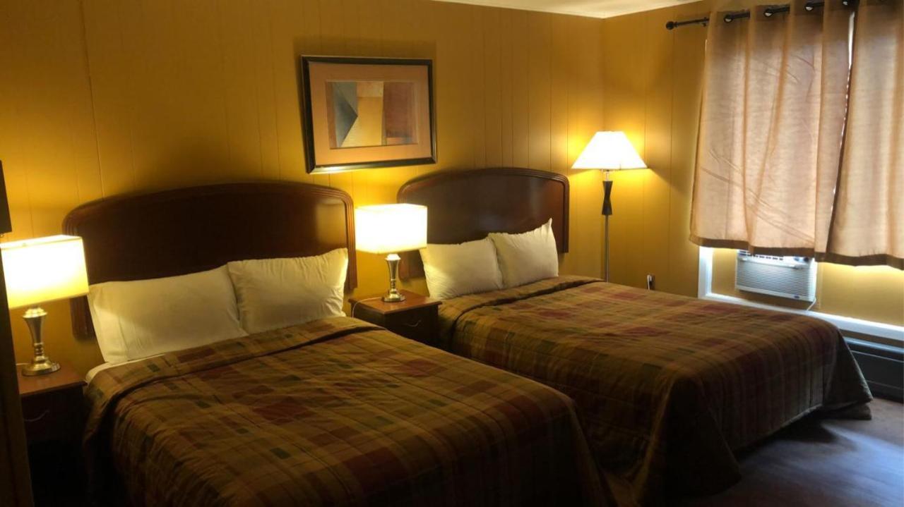Moose Motel Smooth Rock Falls ภายนอก รูปภาพ