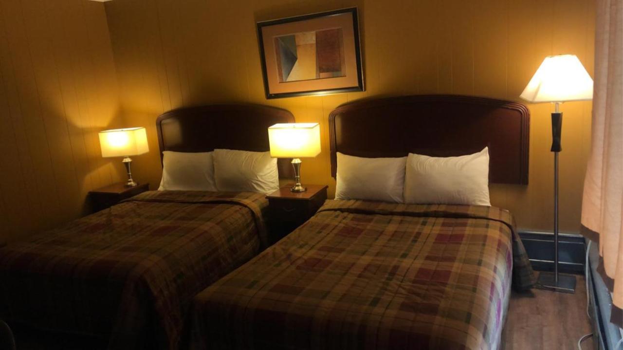 Moose Motel Smooth Rock Falls ภายนอก รูปภาพ