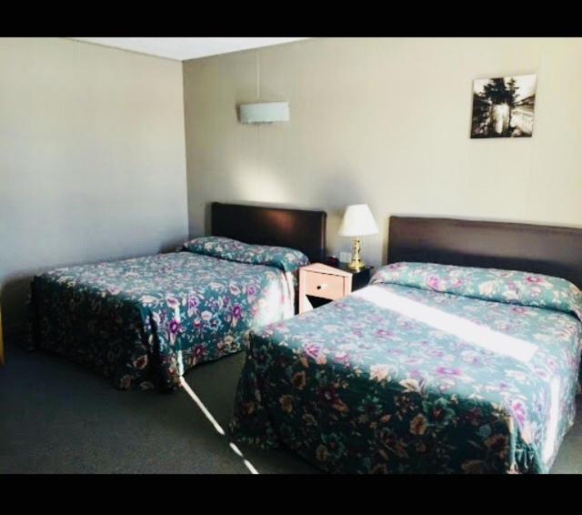 Moose Motel Smooth Rock Falls ภายนอก รูปภาพ