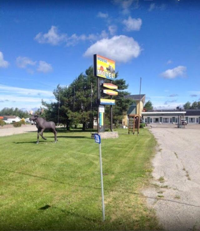 Moose Motel Smooth Rock Falls ภายนอก รูปภาพ
